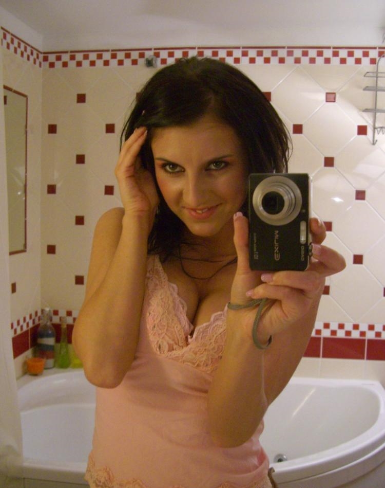 web strip poker cam Live Nude pics Girls having orgasm during intercouse